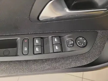 Photo 56 Peugeot 208  PureTech 100 S&S BVM6