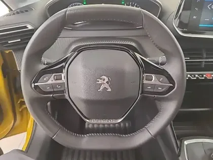 Photo 38 Peugeot 208  PureTech 100 S&S BVM6