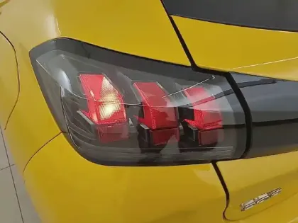 Photo 46 Peugeot 208  PureTech 100 S&S BVM6