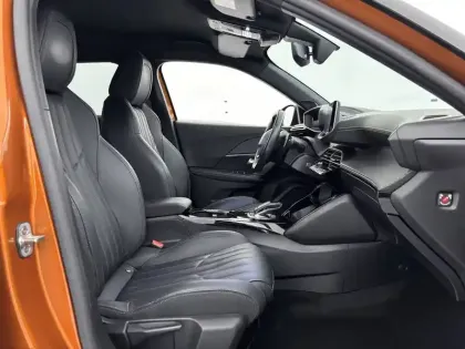 Photo 22 Peugeot 2008  PureTech 155 S&S EAT8