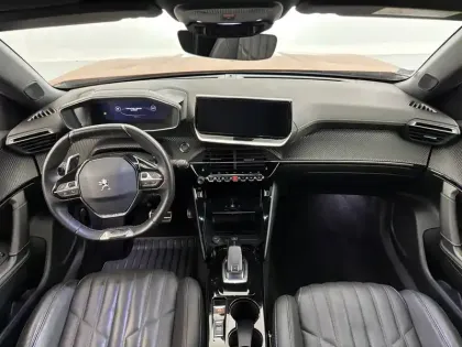 Photo 37 Peugeot 2008  PureTech 155 S&S EAT8