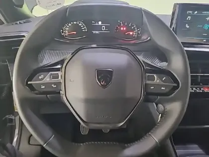 Photo 11 Peugeot 2008  PureTech 100 S&S BVM6