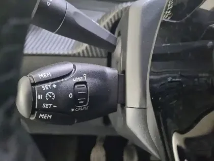 Photo 26 Peugeot 2008  PureTech 100 S&S BVM6