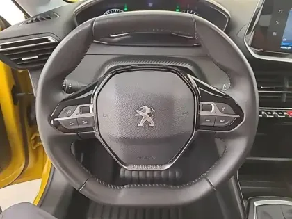Photo 8 Peugeot 208  PureTech 75 S&S BVM5