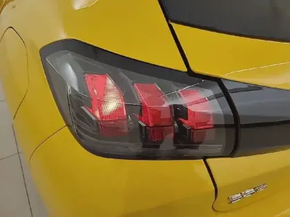Photo 16 Peugeot 208  PureTech 75 S&S BVM5