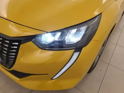 Photo 15 Peugeot 208  PureTech 75 S&S BVM5