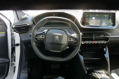 Photo 17 Peugeot 208  Electrique 50 kWh 136ch