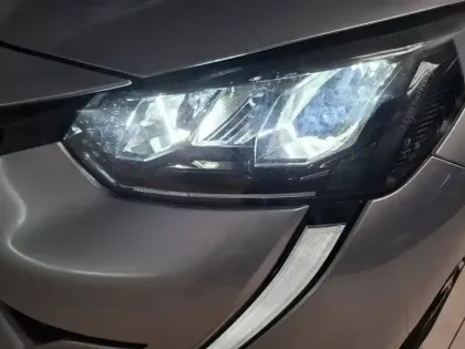 Photo 27 Peugeot 208  PureTech 100 S&S BVM6