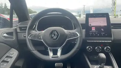 Photo 14 Renault Clio  E-Tech full hybrid 145