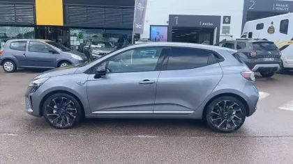 Photo 19 Renault Clio  E-Tech full hybrid 145