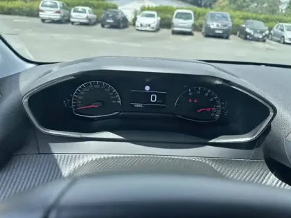 Photo 25 Peugeot 208  PureTech 100 S&S BVM6
