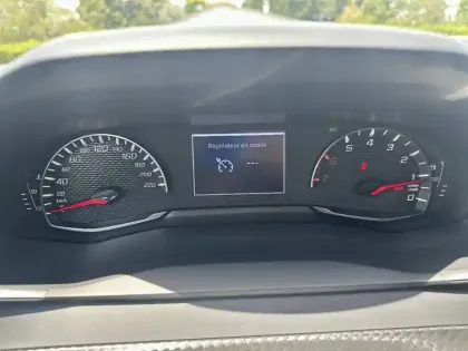 Photo 35 Peugeot 208  PureTech 100 S&S BVM6