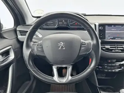 Photo 8 Peugeot 2008  1.2 PureTech 82ch BVM5