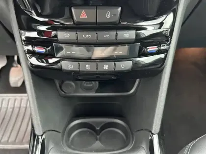 Photo 21 Peugeot 2008  1.2 PureTech 82ch BVM5