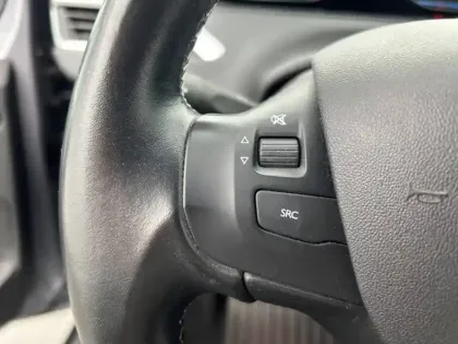 Photo 17 Peugeot 2008  1.2 PureTech 82ch BVM5