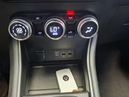 Photo 34 Renault Captur  Blue dCi 115 EDC
