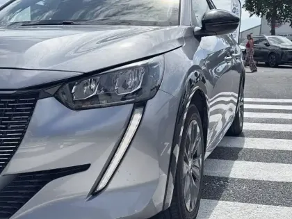 Photo 15 Peugeot 208  Electrique 50 kWh 136ch