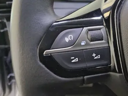 Photo 47 Peugeot 208  Electrique 50 kWh 136ch