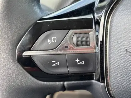 Photo 14 Peugeot 208  Electrique 50 kWh 136ch