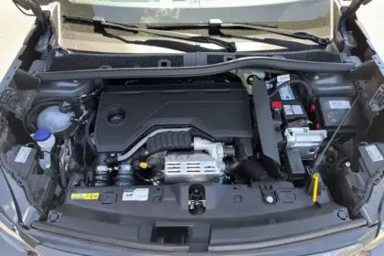 Photo 15 Peugeot 2008  Hybrid 145 e-DCS6