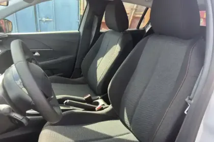 Photo 9 Peugeot 208  Hybrid 110 ch e-DCS6