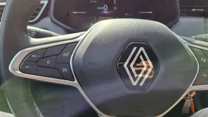 Photo 26 Renault Clio  E-Tech full hybrid 145