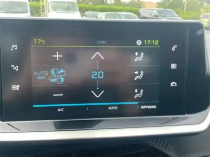 Photo 19 Peugeot 208  Electrique 50 kWh 136ch