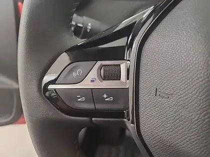 Photo 47 Peugeot 208  PureTech 100 S&S BVM6