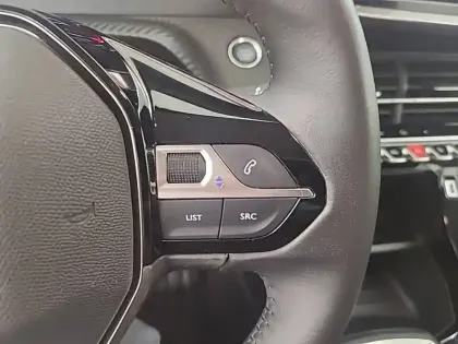 Photo 46 Peugeot 208  PureTech 100 S&S BVM6