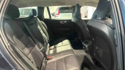 Photo 25 Volvo V60  Micro hybride essence B4 197 ch DCT7