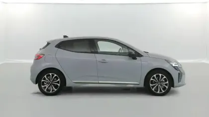 Photo 17 Renault Clio  E-Tech full hybrid 145