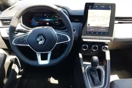 Photo 11 Renault Clio  E-Tech full hybrid 145
