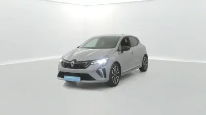 Photo 12 Renault Clio  E-Tech full hybrid 145