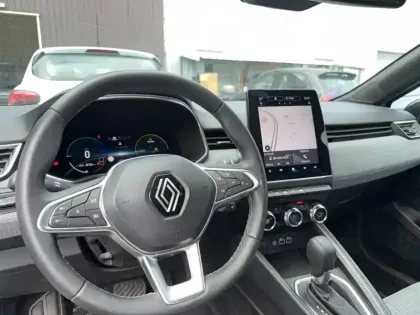 Photo 7 Renault Clio  E-Tech full hybrid 145