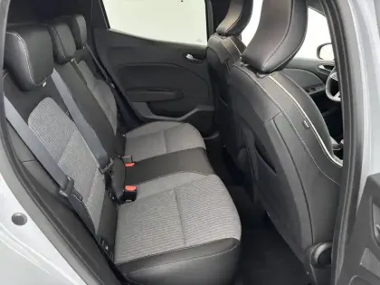 Photo 27 Renault Clio  E-Tech full hybrid 145