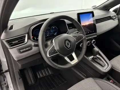 Photo 21 Renault Clio  E-Tech full hybrid 145