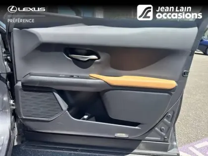 Photo 39 Lexus UX  250h 2WD