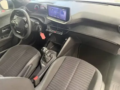 Photo 36 Peugeot 2008  PureTech 100 S&S BVM6
