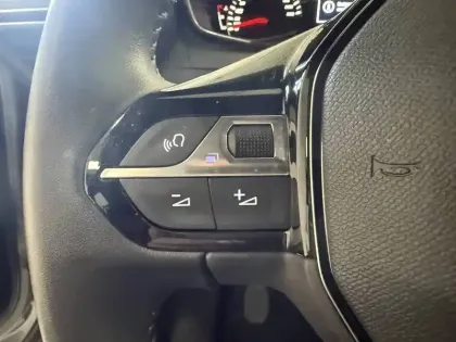 Photo 27 Peugeot 2008  PureTech 100 S&S BVM6