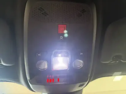 Photo 31 Peugeot 2008  PureTech 100 S&S BVM6