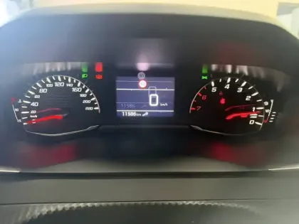 Photo 28 Peugeot 2008  PureTech 100 S&S BVM6