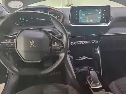 Photo 7 Peugeot 208  Electrique 50 kWh 136ch
