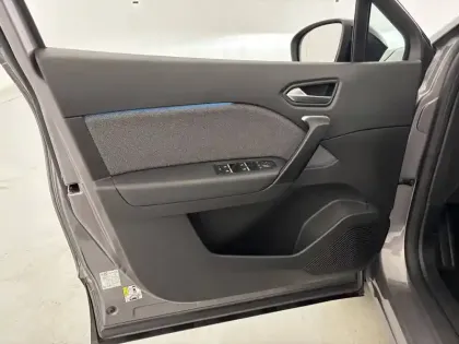 Photo 27 Renault Captur  E-Tech full hybrid 145 ch
