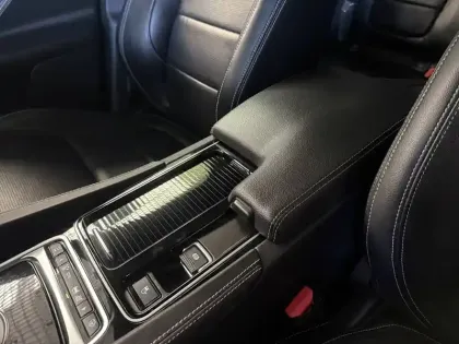 Photo 30 Jaguar F-Pace  2.0 D - 240 ch AWD BVA8