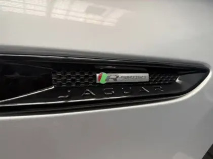 Photo 15 Jaguar F-Pace  2.0 D - 240 ch AWD BVA8