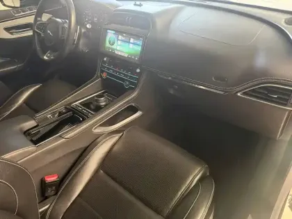 Photo 42 Jaguar F-Pace  2.0 D - 240 ch AWD BVA8