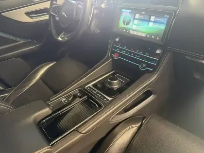Photo 44 Jaguar F-Pace  2.0 D - 240 ch AWD BVA8