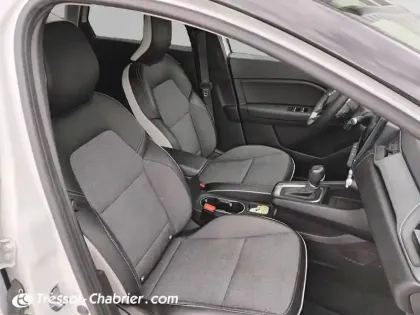 Photo 23 Renault Captur  TCe 140 EDC - 21 Intens