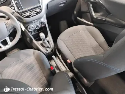 Photo 10 Peugeot 208  PureTech 82ch S&S BVM5 Signature