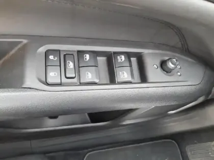 Photo 19 Jeep Compass  1.5 Turbo T4 130 ch BVR7 e-Hybrid Summit